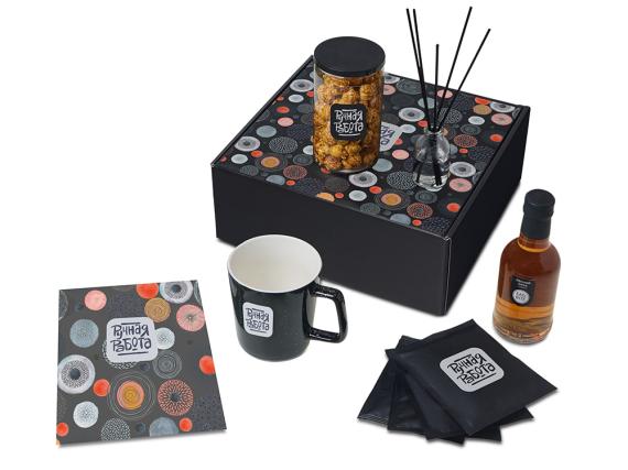 Подарочный набор «Re:y. Treat» с кружкой, сиропом и попкорном